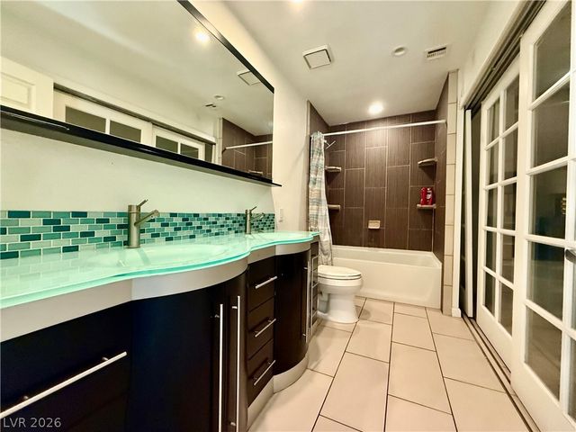 6717 Silvery Avenue, Las Vegas, NV 89108