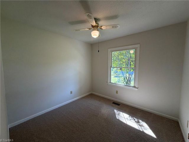 3221 Meadow Lane, Winston-salem, NC 27107