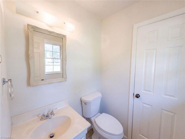 3221 Meadow Lane, Winston-salem, NC 27107