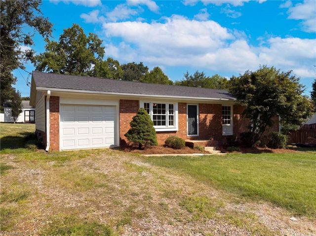 3221 Meadow Lane, Winston-salem, NC 27107