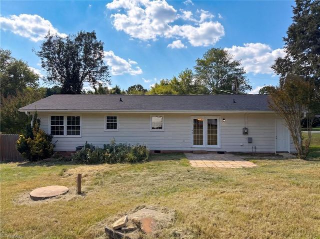 3221 Meadow Lane, Winston-salem, NC 27107
