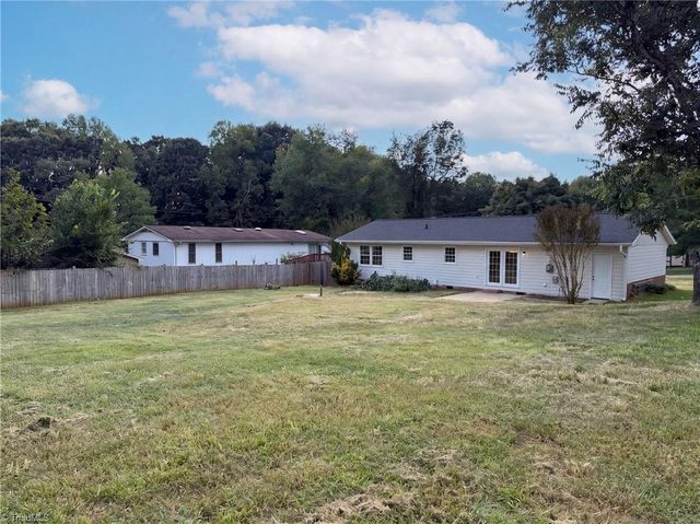3221 Meadow Lane, Winston-salem, NC 27107
