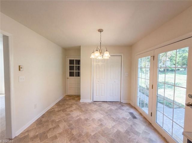 3221 Meadow Lane, Winston-salem, NC 27107