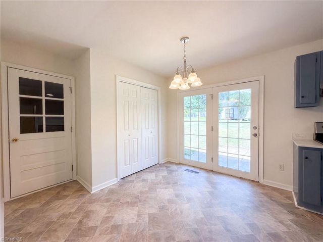 3221 Meadow Lane, Winston-salem, NC 27107