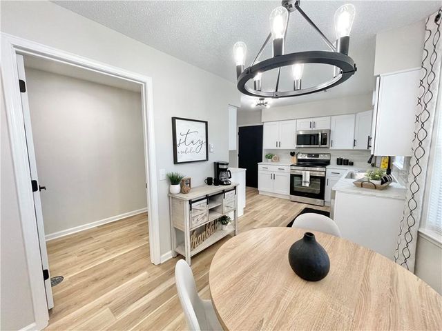 18826 Sunrise Drive, Belton, MO 64012