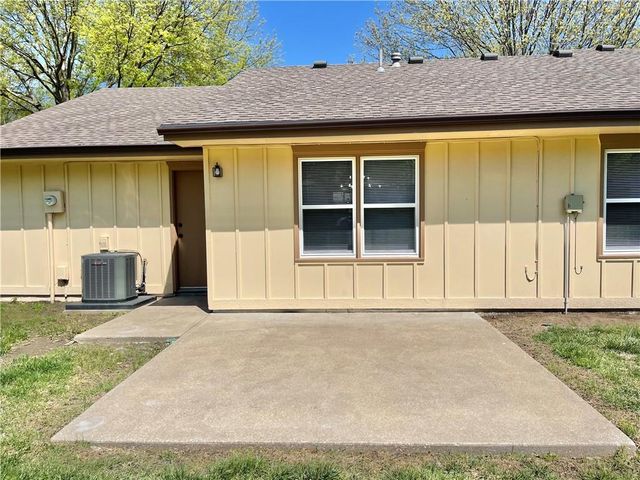 18826 Sunrise Drive, Belton, MO 64012