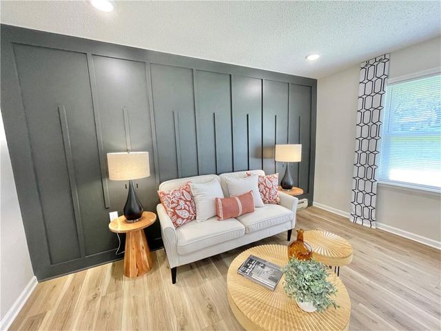 18826 Sunrise Drive, Belton, MO 64012