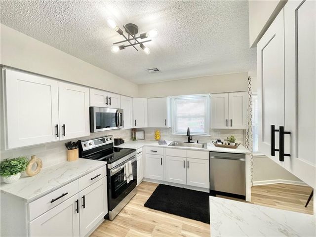 18826 Sunrise Drive, Belton, MO 64012