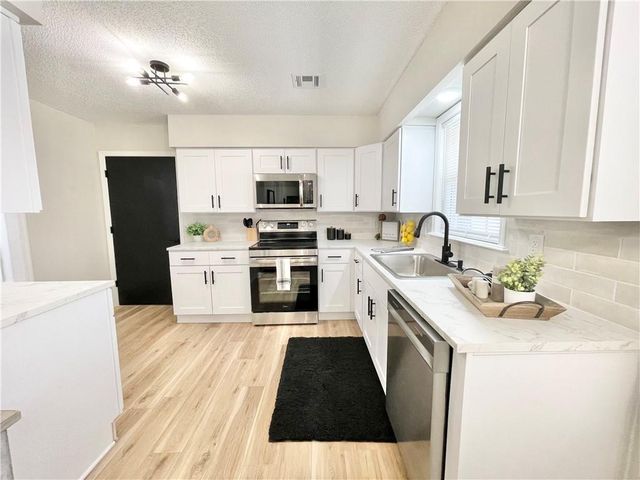 18826 Sunrise Drive, Belton, MO 64012