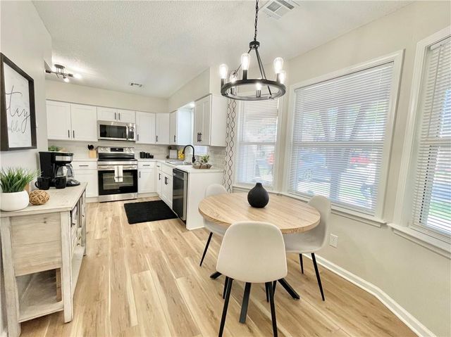 18826 Sunrise Drive, Belton, MO 64012