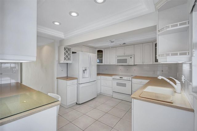 6140 MIDNIGHT PASS ROAD 904, Sarasota, FL 34242
