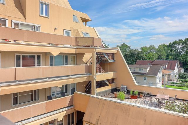 6337 Roosevelt Road 309, Berwyn, IL 60402