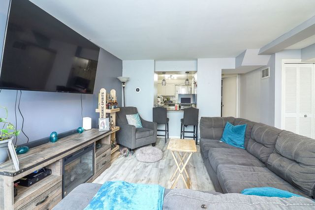 6337 Roosevelt Road 309, Berwyn, IL 60402