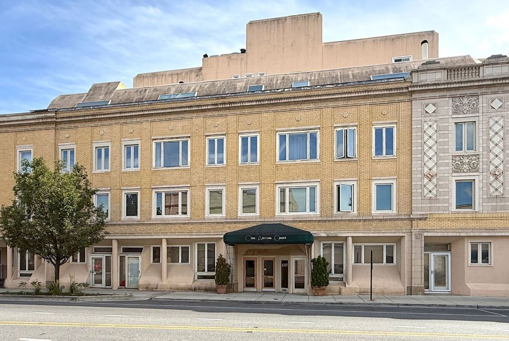 6337 Roosevelt Road 309, Berwyn, IL 60402