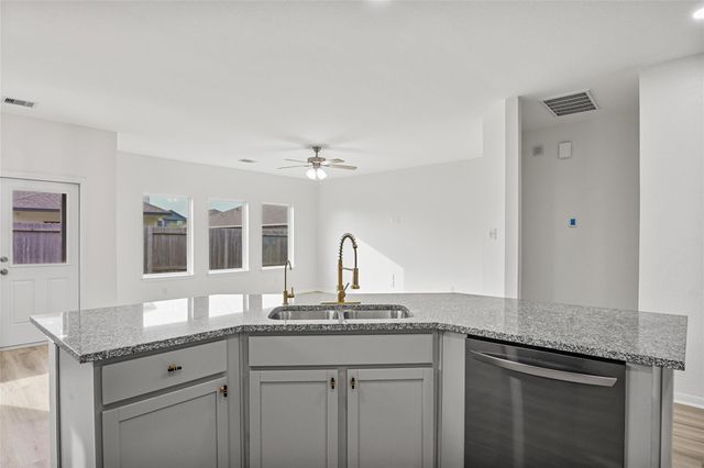 10511 Kings River Drive, Rosharon, TX 77583