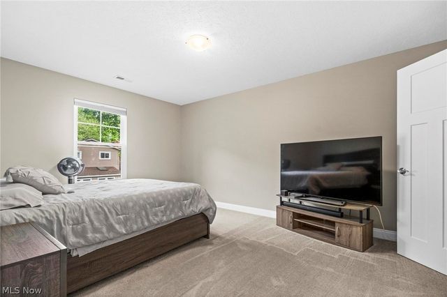 666 Treadway Boulevard, Sheffield Lake, OH 44054
