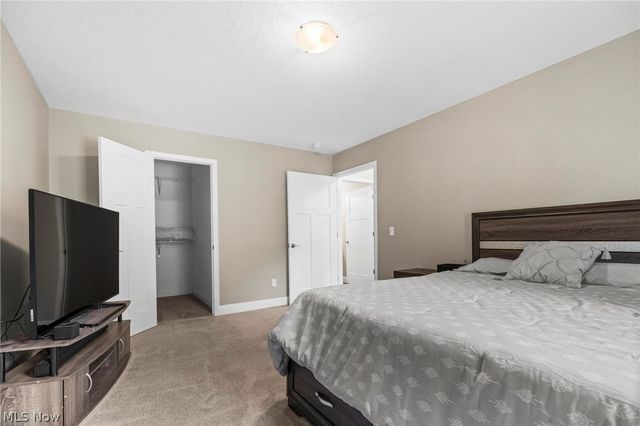 666 Treadway Boulevard, Sheffield Lake, OH 44054
