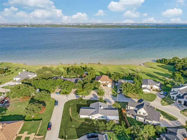 437 peninsula Drive, Lakewood Village, TX 75068