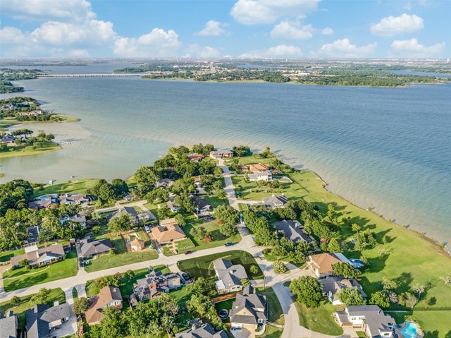 437 peninsula Drive, Lakewood Village, TX 75068