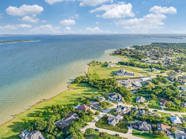 437 peninsula Drive, Lakewood Village, TX 75068