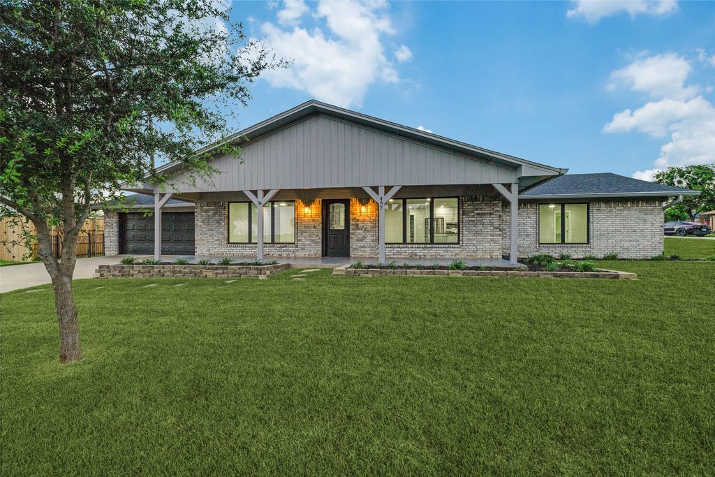 437 peninsula Drive, Lakewood Village, TX 75068