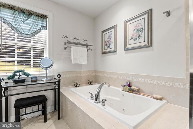 4875 ARNOLD RD, Glenville, PA 17329