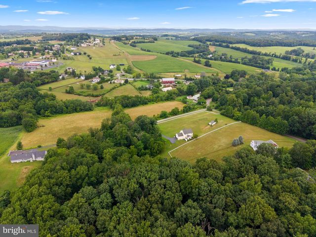 4875 ARNOLD RD, Glenville, PA 17329