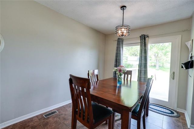 906 N Ponca Drive, Independence, MO 64056