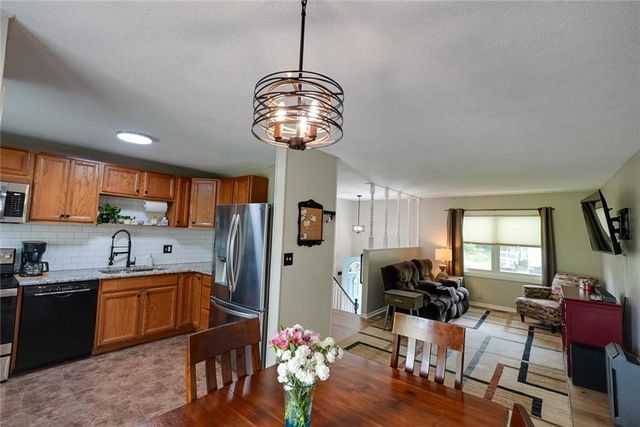 906 N Ponca Drive, Independence, MO 64056