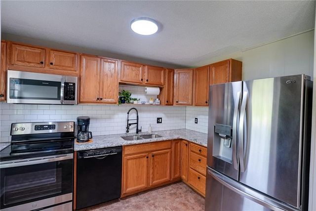 906 N Ponca Drive, Independence, MO 64056