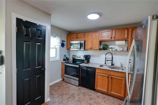 906 N Ponca Drive, Independence, MO 64056