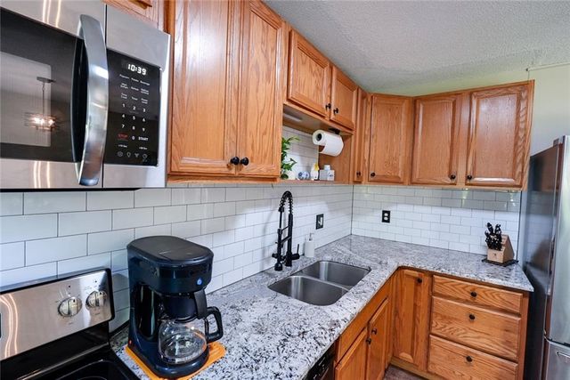 906 N Ponca Drive, Independence, MO 64056