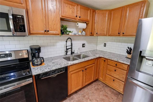 906 N Ponca Drive, Independence, MO 64056