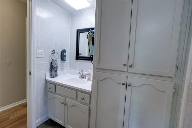 906 N Ponca Drive, Independence, MO 64056