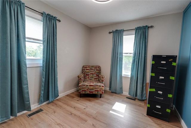 906 N Ponca Drive, Independence, MO 64056