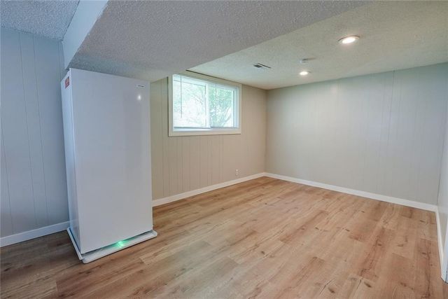 906 N Ponca Drive, Independence, MO 64056