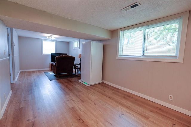 906 N Ponca Drive, Independence, MO 64056