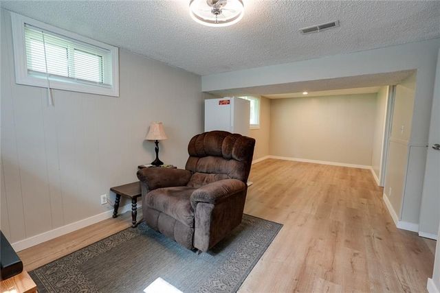 906 N Ponca Drive, Independence, MO 64056