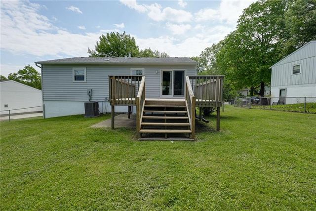 906 N Ponca Drive, Independence, MO 64056