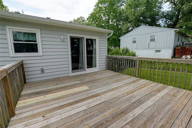 906 N Ponca Drive, Independence, MO 64056