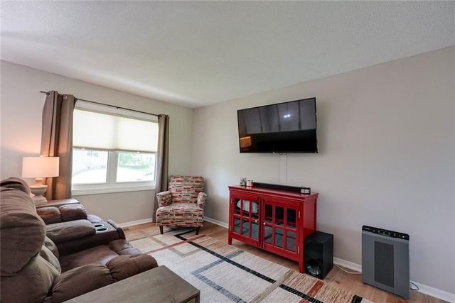 906 N Ponca Drive, Independence, MO 64056