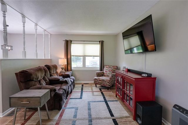 906 N Ponca Drive, Independence, MO 64056