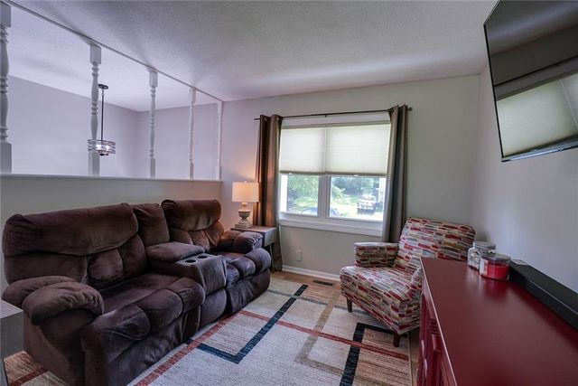 906 N Ponca Drive, Independence, MO 64056