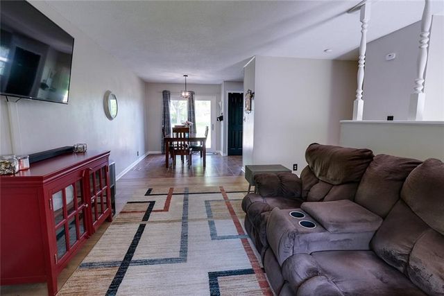 906 N Ponca Drive, Independence, MO 64056