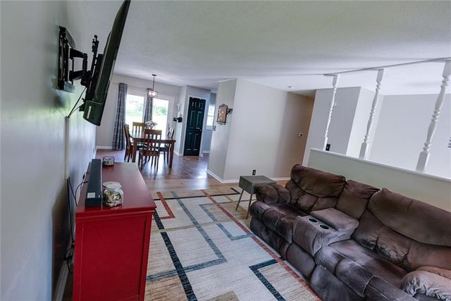 906 N Ponca Drive, Independence, MO 64056