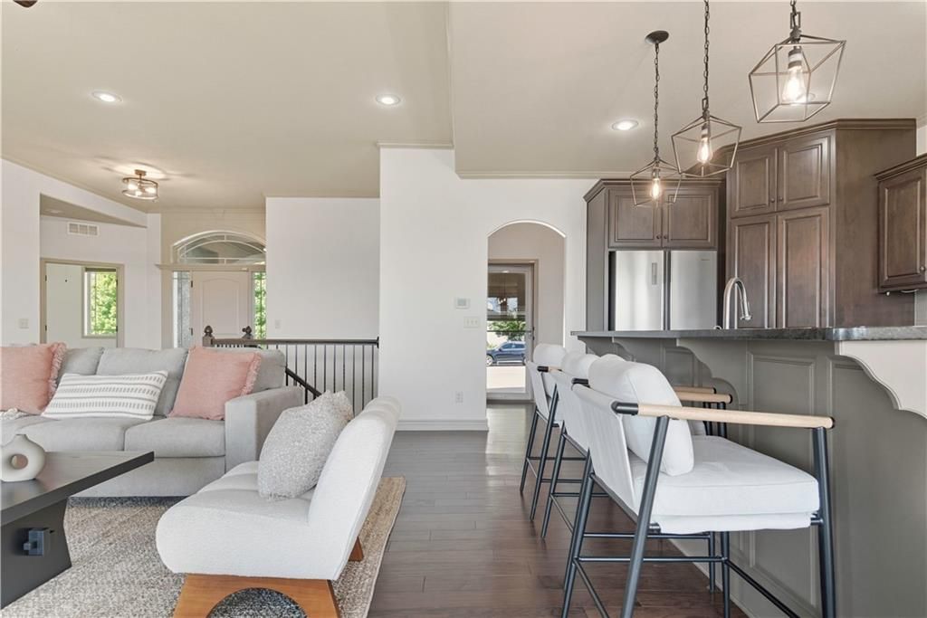 2341 River Trail Road, Lee's Summit, MO 64082