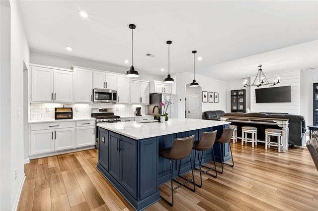 709 Michigan Circle, Hoschton, GA 30548