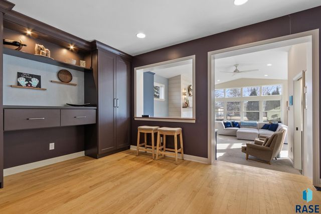 2412 S 5th Ave Avenue, Sioux Falls, SD 57105