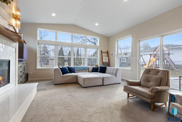 2412 S 5th Ave Avenue, Sioux Falls, SD 57105