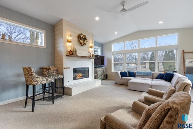 2412 S 5th Ave Avenue, Sioux Falls, SD 57105